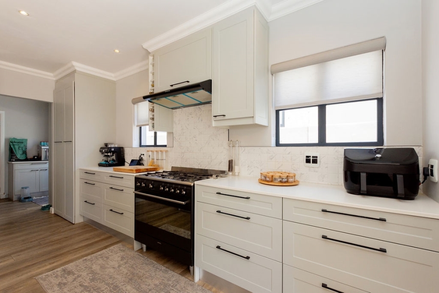 4 Bedroom Property for Sale in Calypso Beach Western Cape